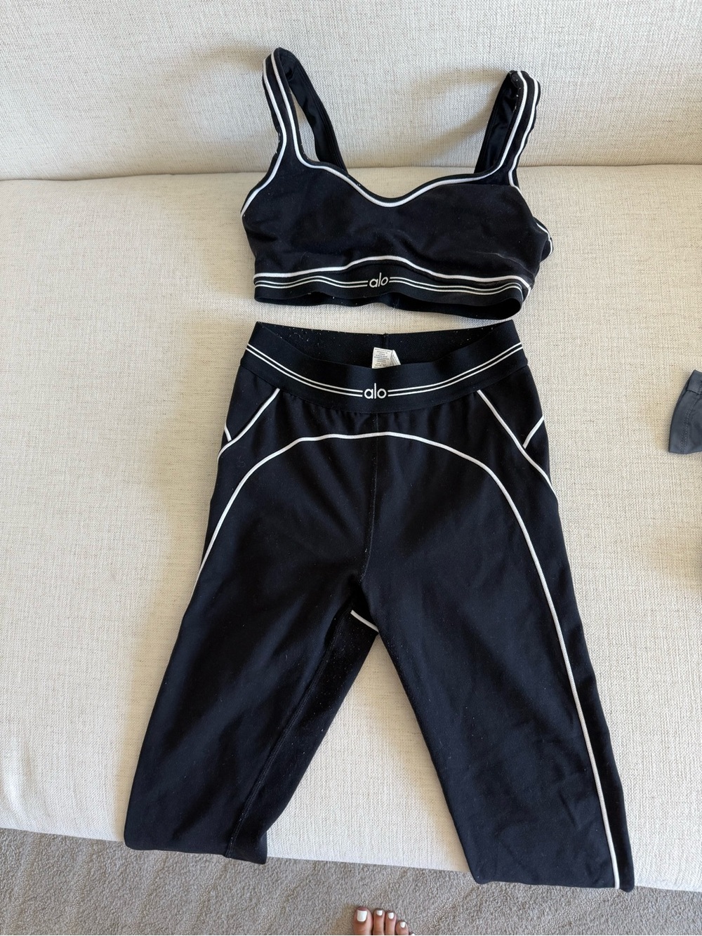 ALO Yoga Black Crop Bra & Legging Set